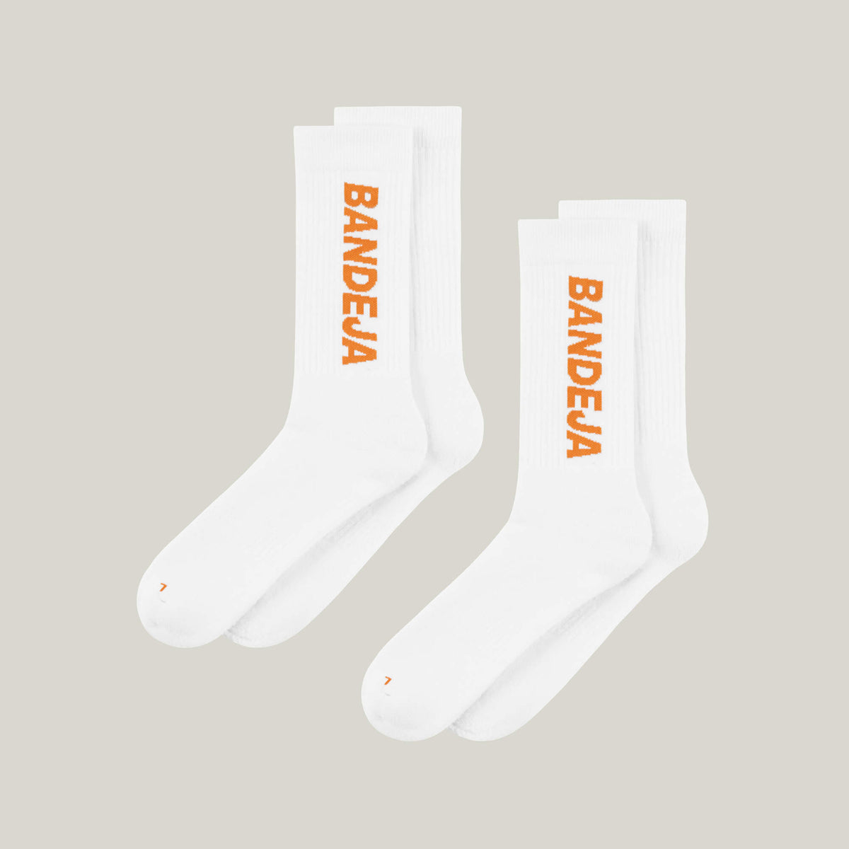Cuera 2-pack Bandeja Padel Socks in White/Orange, flat lay front view