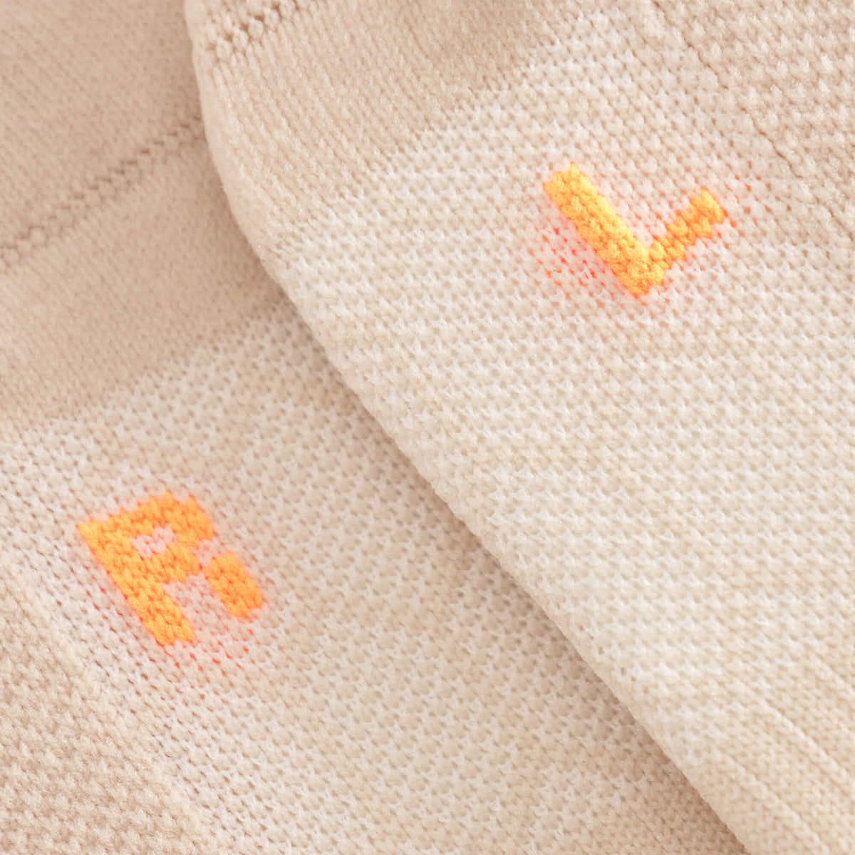 Cuera 2-Pack Grip Socks in Sand, neck label and care tag detail