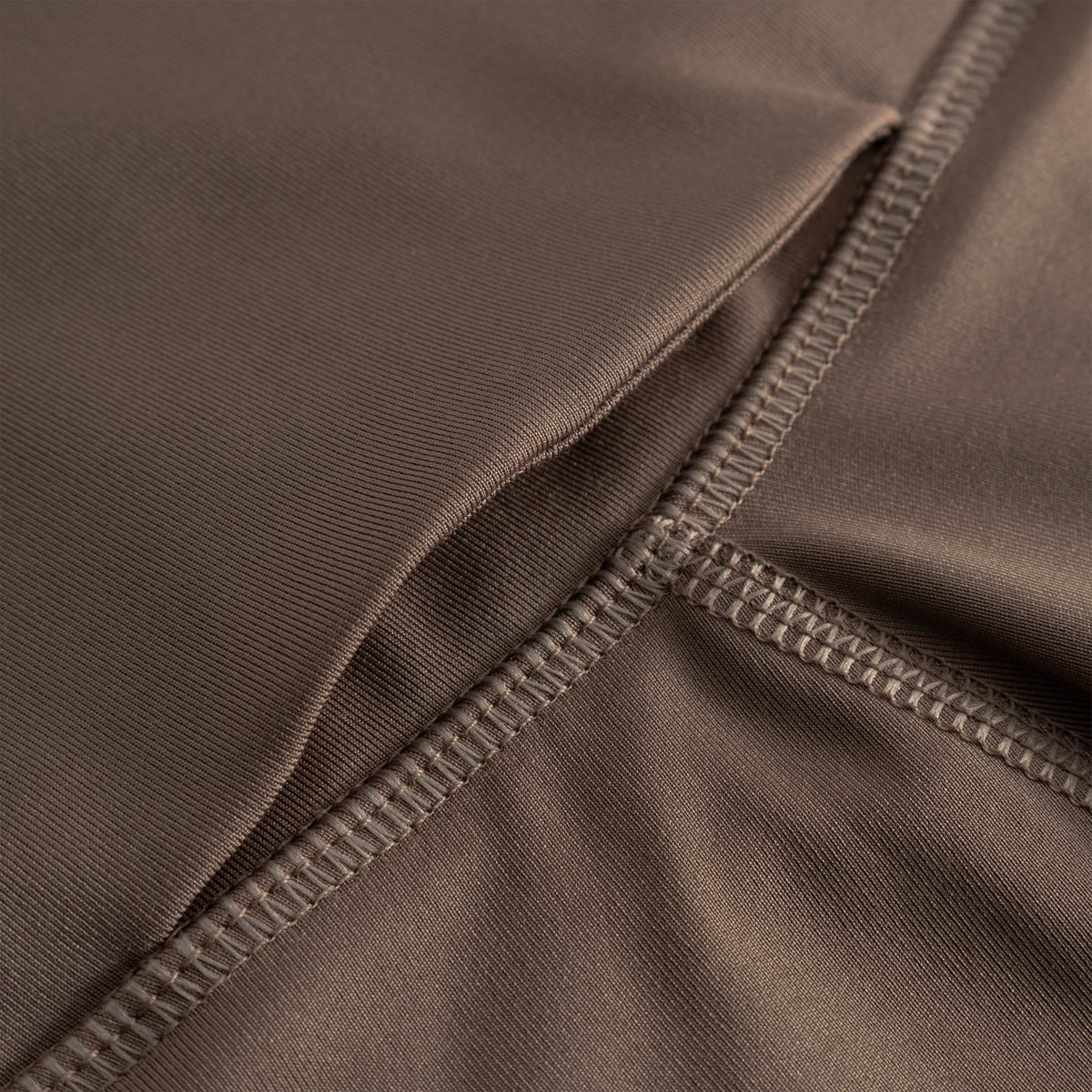 Cuera Active Biker Tights Hidden Seem in Walnut, seam and stitching detail