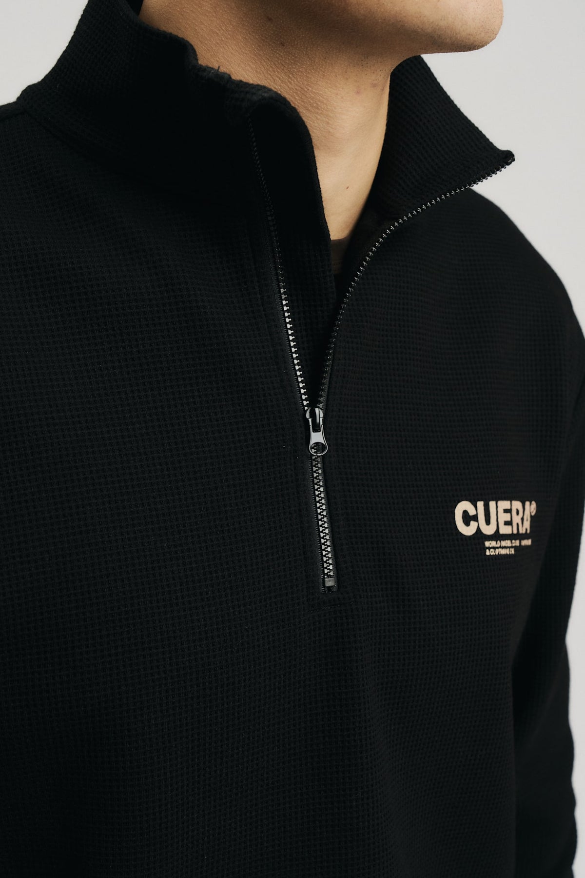 Cuera Active Structure Half Zip in Black, zip and pocket detail