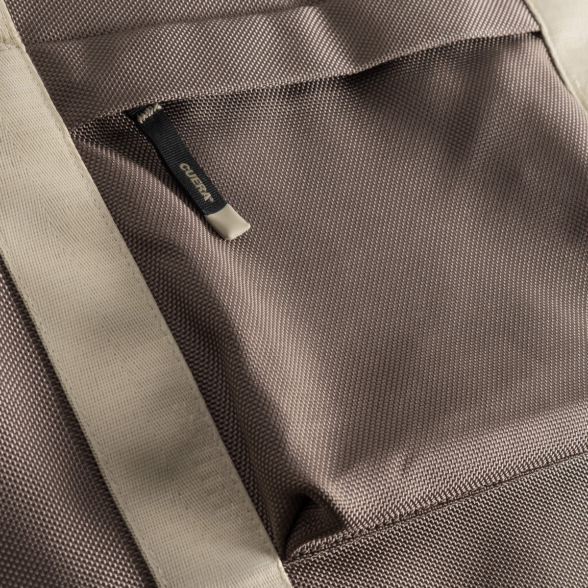 Cuera Active Totebag in Walnut, zip and pocket detail
