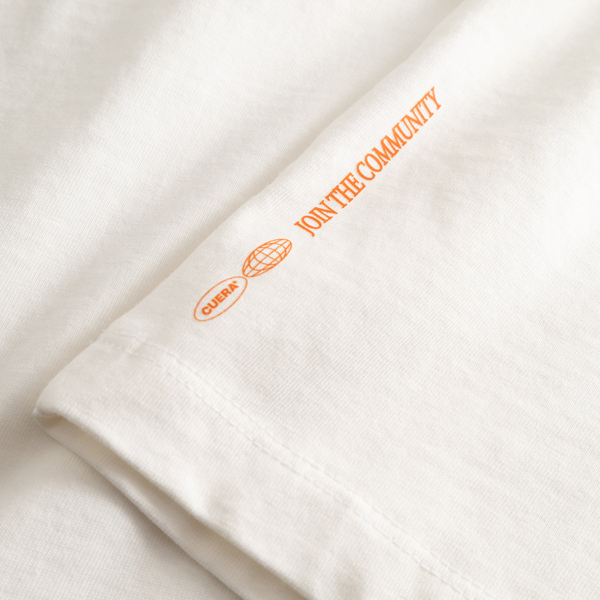 Cuera Offcourt Logo T-Shirt in Off White w. Orange, logo print detail