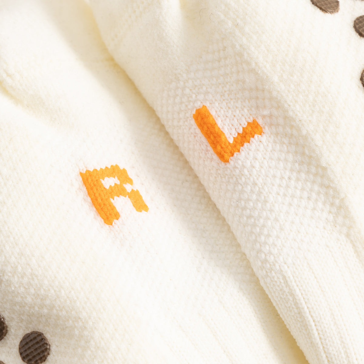 Cuera Oncourt Grip Sock in Off White, neck label and care tag detail