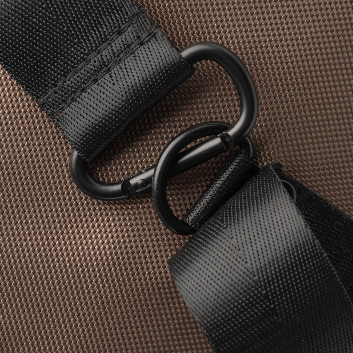 Cuera Oncourt Medium Padel Bag in Walnut, hardware and clip detail