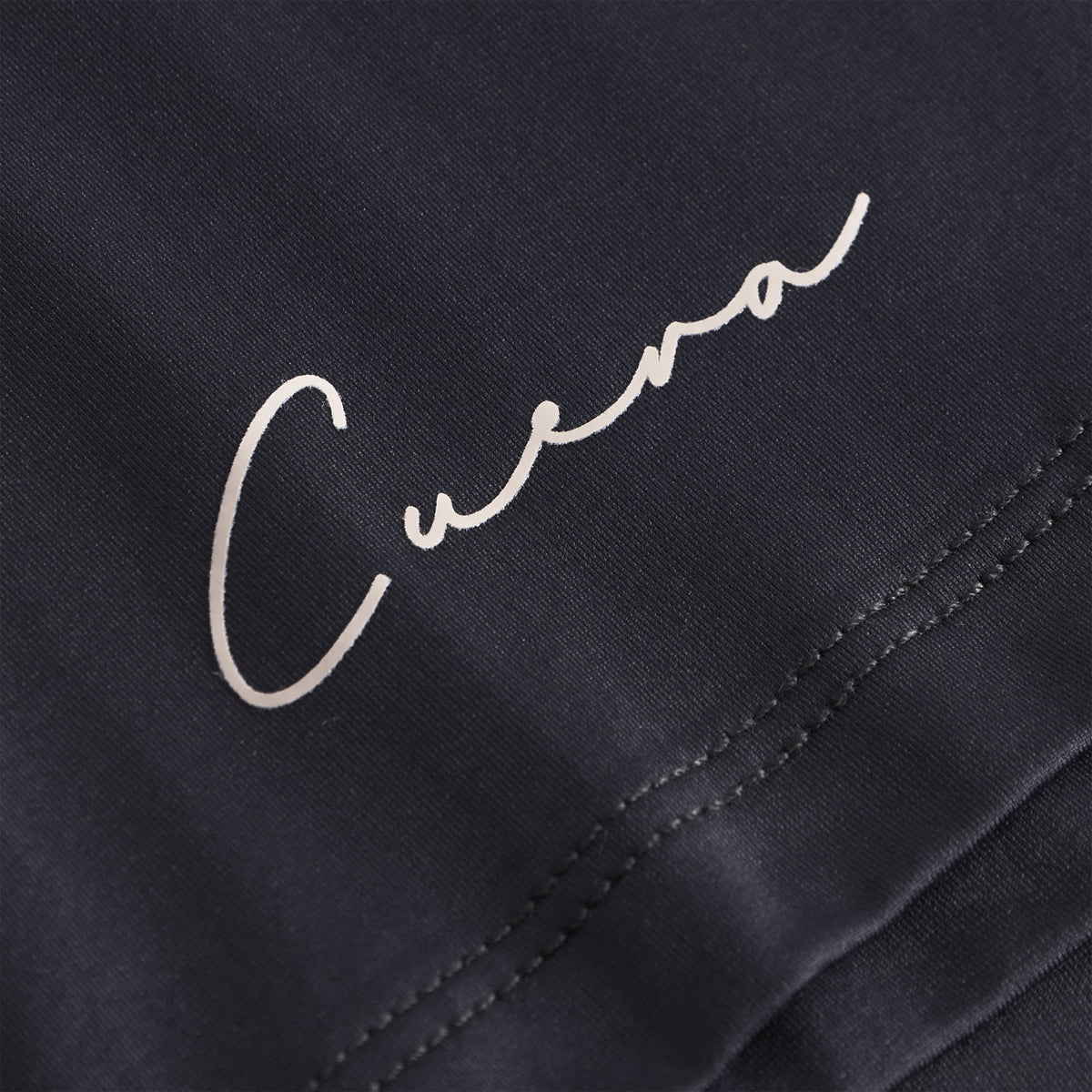 Cuera Oncourt Slit Top SS in Black, logo print detail