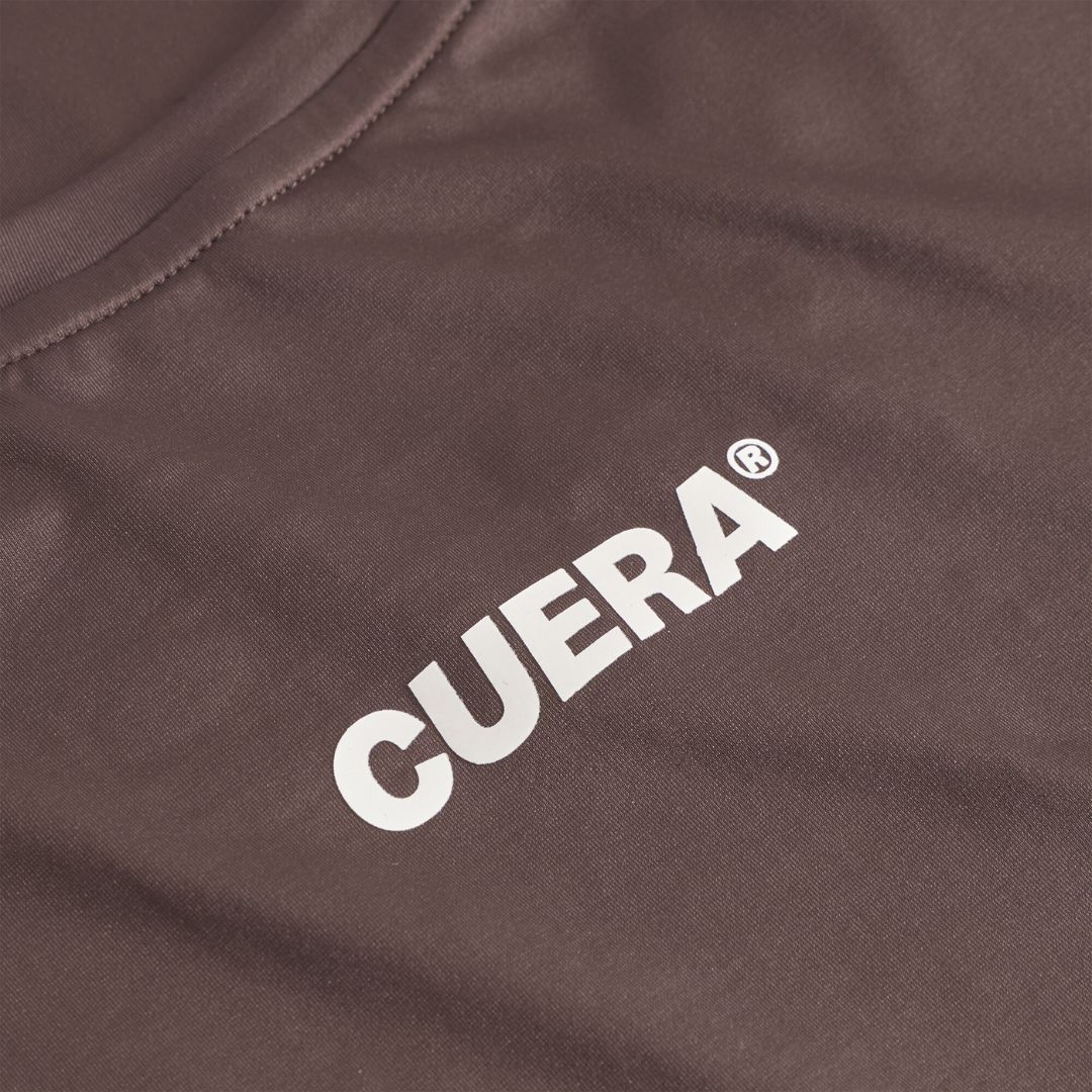 Cuera Oncourt Slit Top SS in Dark Brown, logo print detail