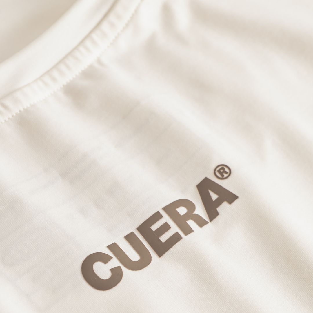 Cuera Oncourt Slit Top SS in Off White, logo print detail